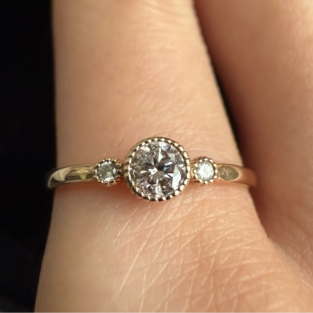 🚫SOLD🚫 18K Solid Gold 3 Diamond Ring Size 6.5 - Picture 5 of 13